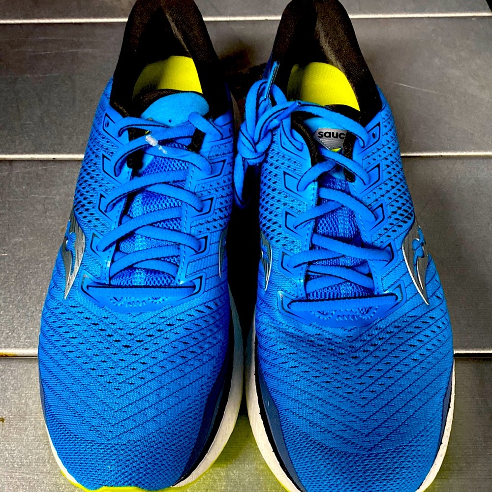 Saucony  foam fit running shoes